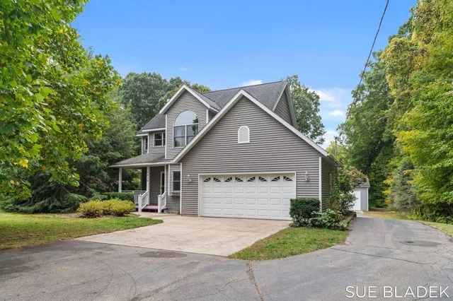 $645,000 | 6814 Dale Court, Fennville, MI 49408