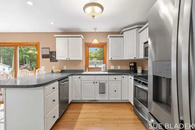 $645,000 | 6814 Dale Court, Fennville, MI 49408