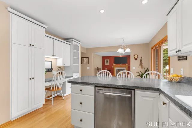 $645,000 | 6814 Dale Court, Fennville, MI 49408