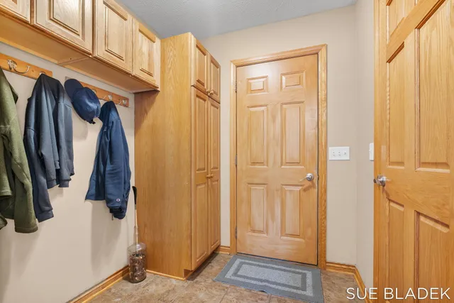 $645,000 | 6814 Dale Court, Fennville, MI 49408