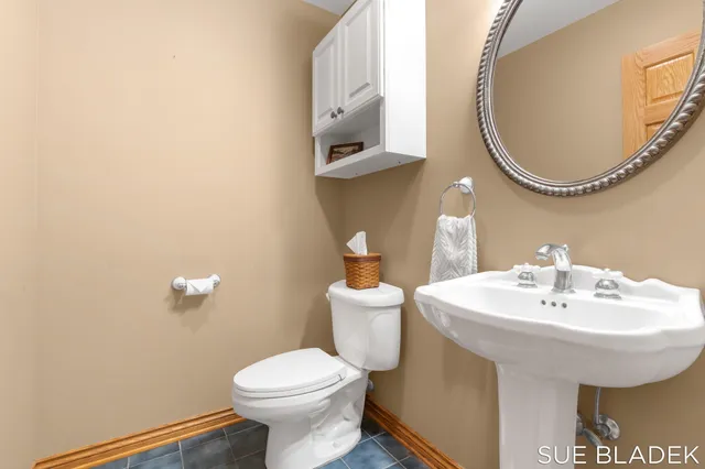 $645,000 | 6814 Dale Court, Fennville, MI 49408