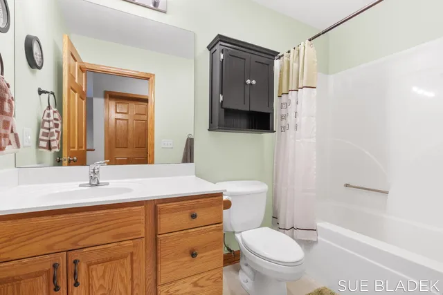 $645,000 | 6814 Dale Court, Fennville, MI 49408