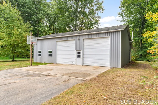 $645,000 | 6814 Dale Court, Fennville, MI 49408