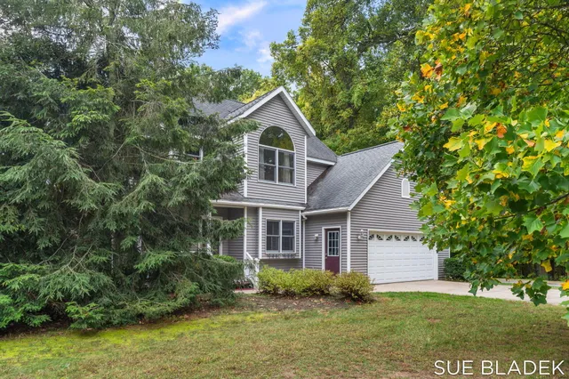 $645,000 | 6814 Dale Court, Fennville, MI 49408