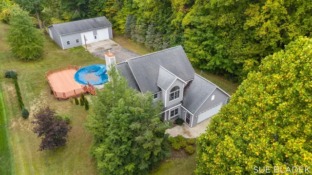 $645,000 | 6814 Dale Court, Fennville, MI 49408