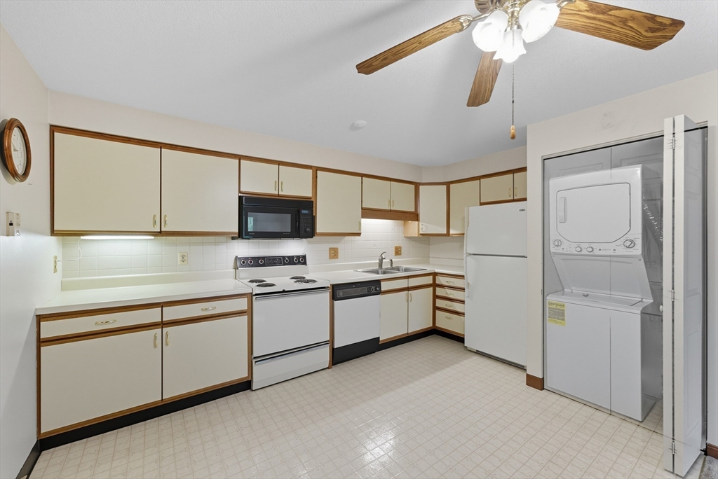 41 West Summit Street, Unit 55 South Hadley, MA 01075 - Photo 9 of 42