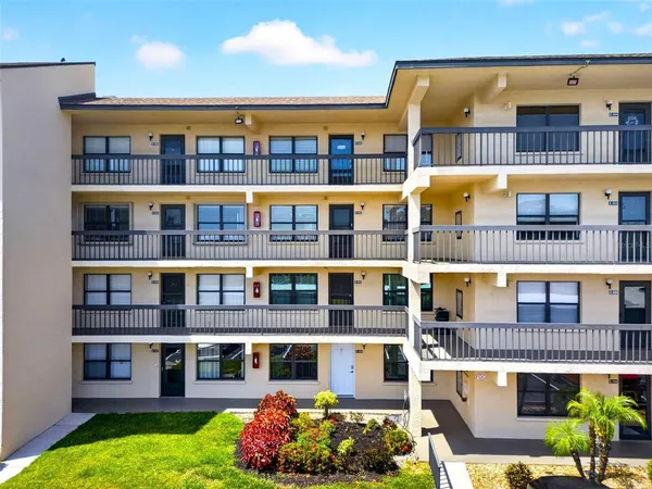 $149,900 | 505 30th Avenue West, Unit E303, Bradenton, FL 34205