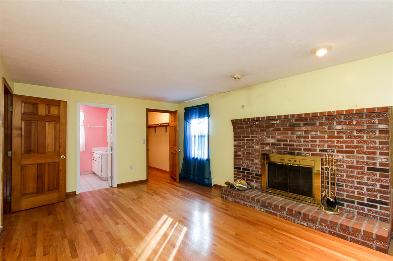 109 Scobie Pond Road Derry, NH 03038 - Photo 13 of 20