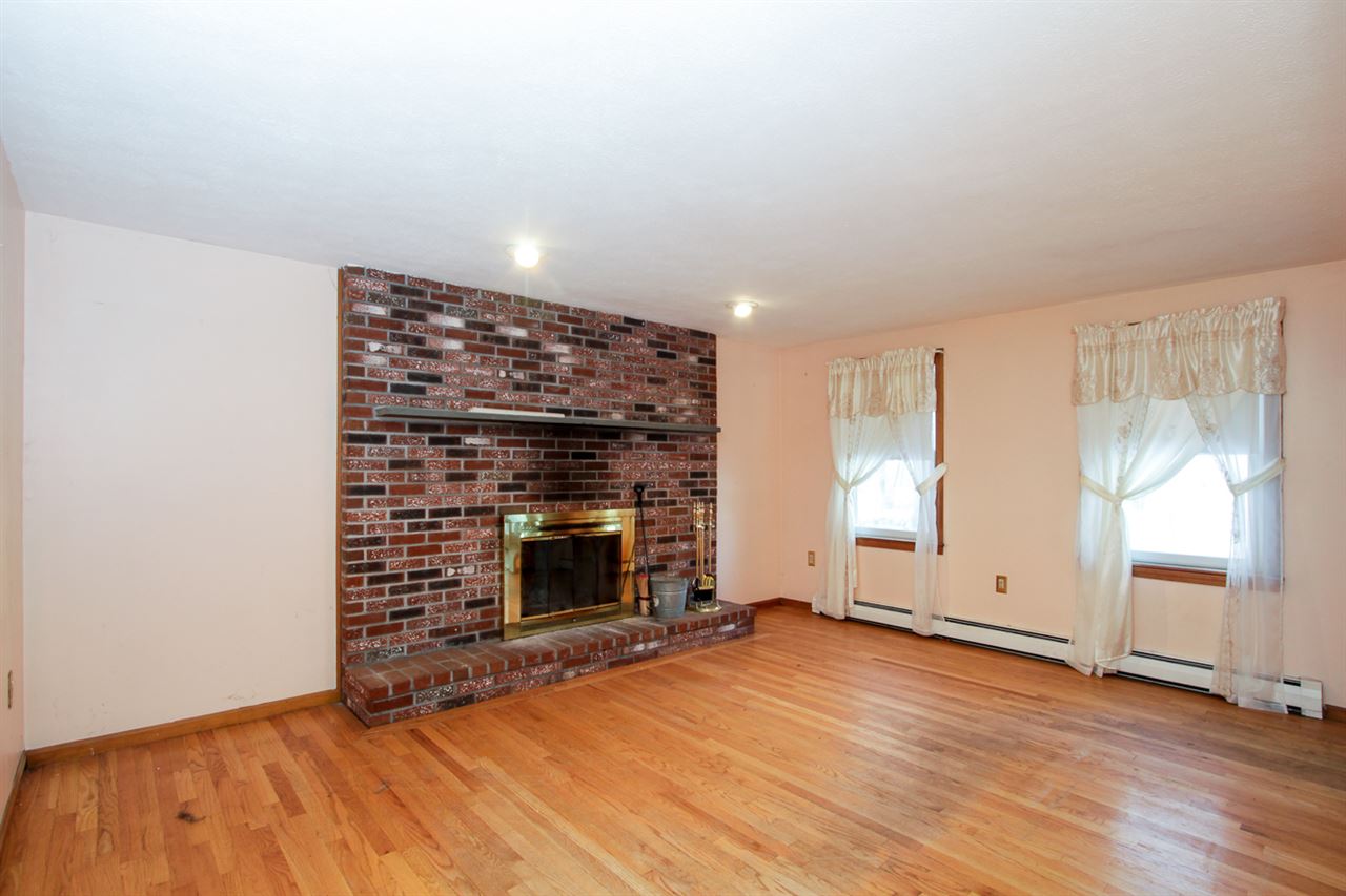109 Scobie Pond Road Derry, NH 03038 - Photo 5 of 20