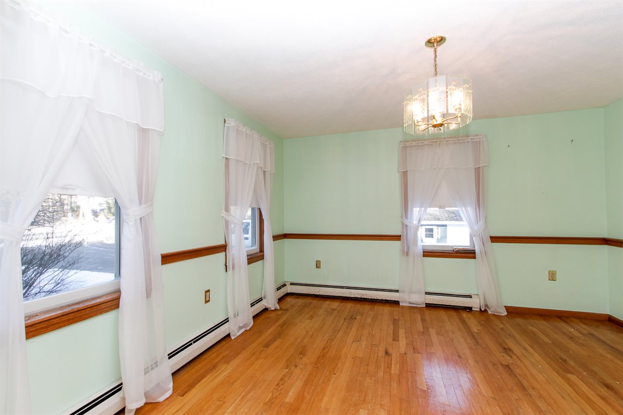 109 Scobie Pond Road Derry, NH 03038 - Photo 7 of 20