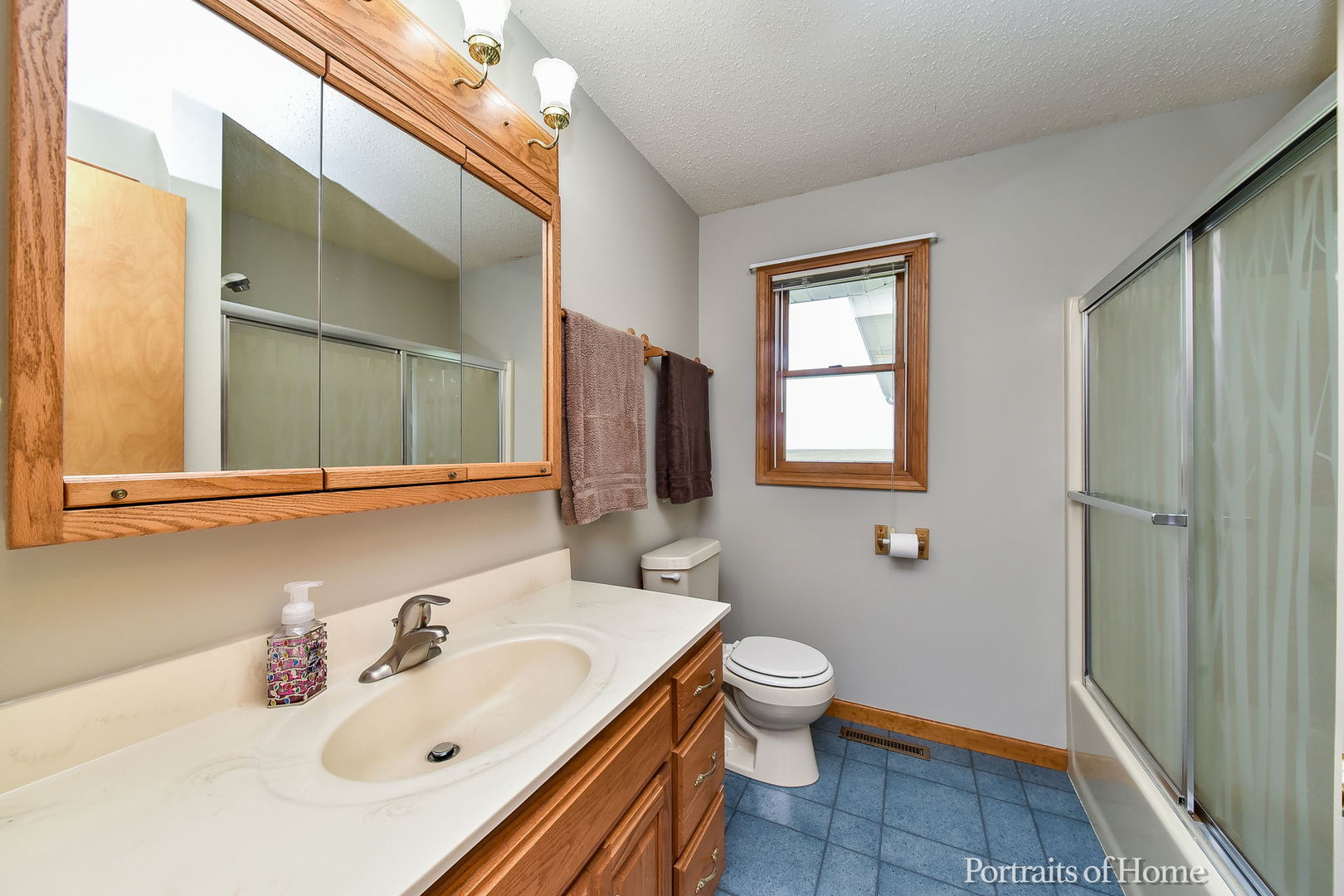 10522 Perry Road DeKalb, IL 60115 - Photo 13 of 27 a bathroom with a sink toilet and shower