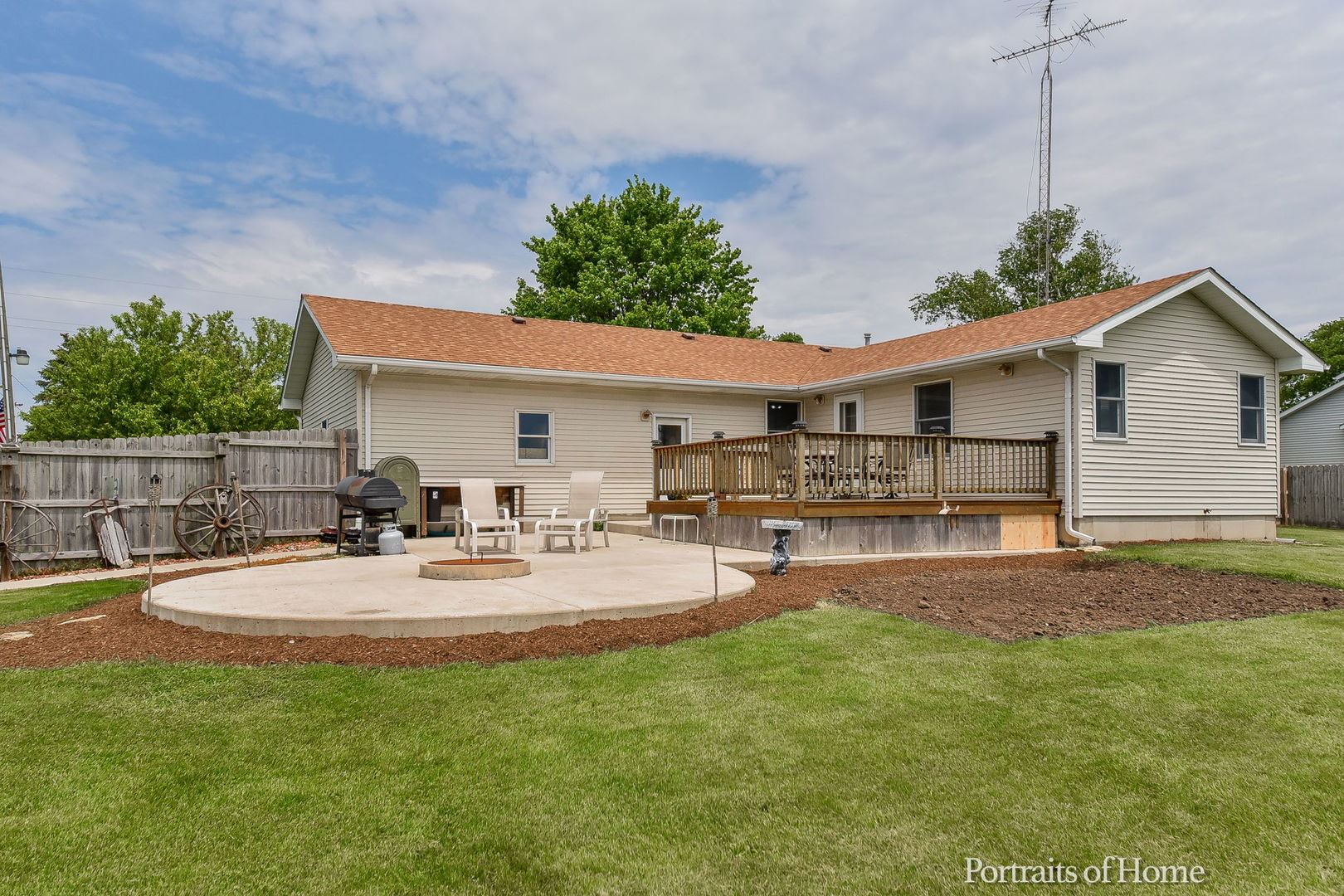 10522 Perry Road DeKalb, IL 60115 - Photo 18 of 27 a patio with a table and chairs and potted plants