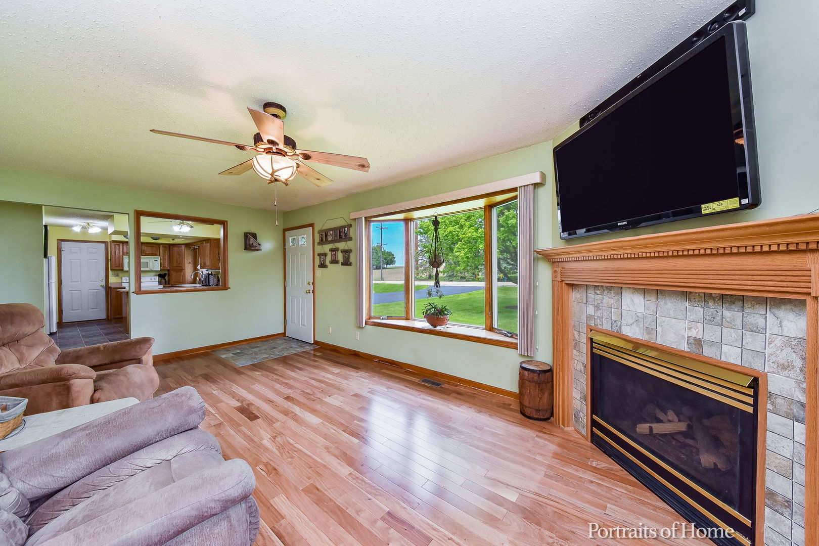 10522 Perry Road DeKalb, IL 60115 - Photo 5 of 27 a living room with furniture fireplace and flat screen tv