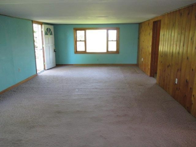 599 North Fremont Road Quincy, MI 49082 - Photo 3 of 10 LIVING ROOM