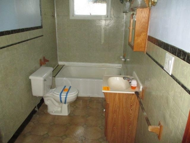599 North Fremont Road Quincy, MI 49082 - Photo 7 of 10 BATHROOM
