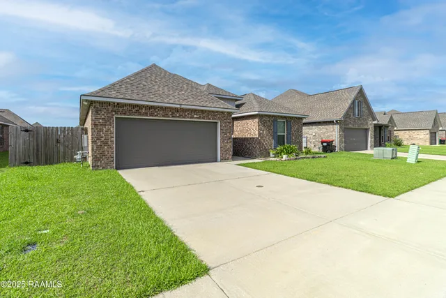 $2,000 | 110 Gentle Cres Lane, Lafayette, LA 70506