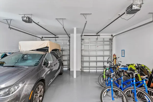 $10,000 | 332 Balboa Street, Hollywood, FL 33019