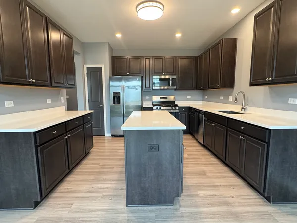 $2,900 | 15030 Cyrus Drive, Manhattan, IL 60442