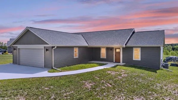 $525,000 | 627 Bobolink Lane, Cascade, WI 53011