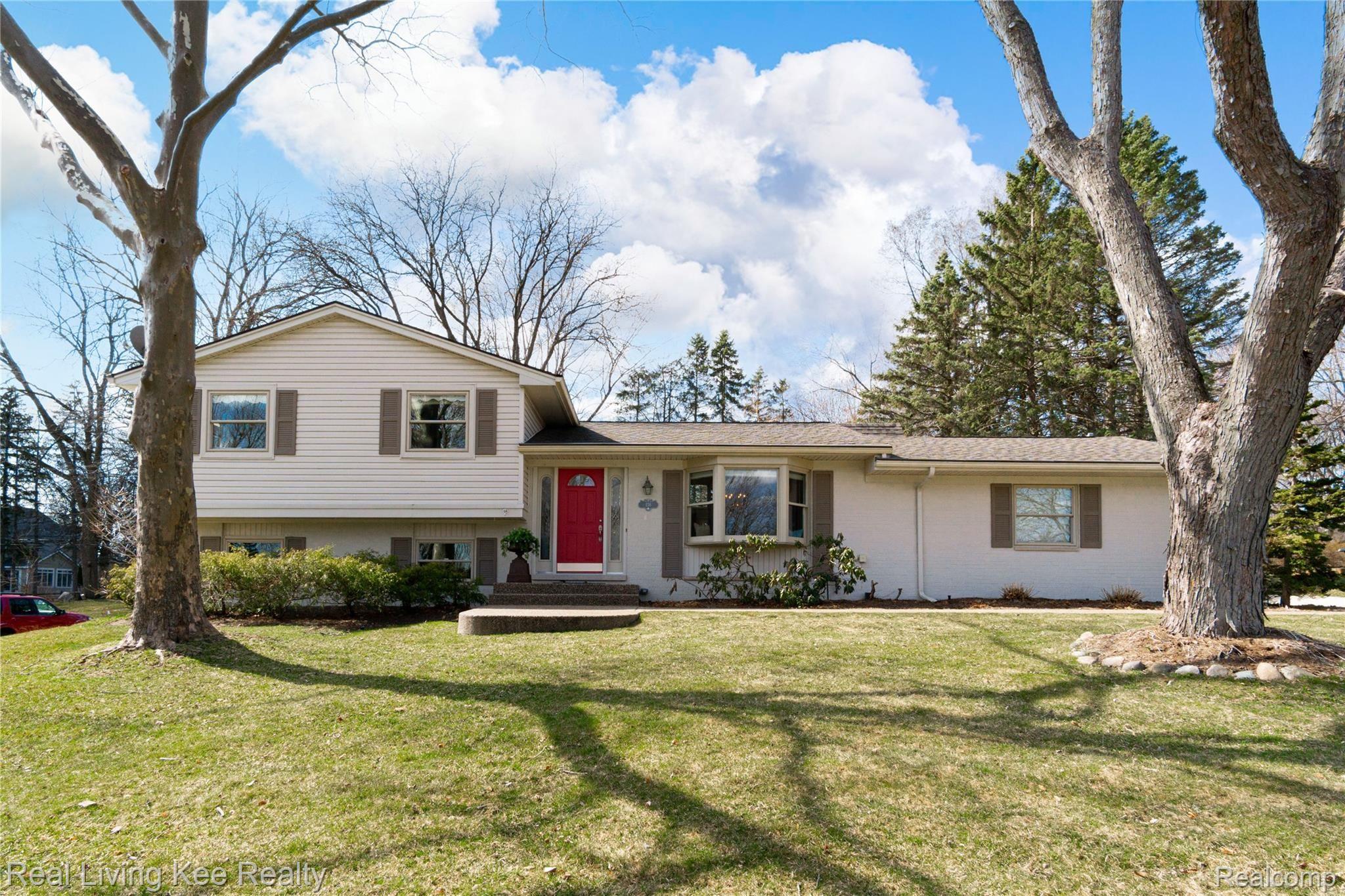 136 East Maryknoll Road Rochester, MI 48309 - Photo 42 of 42 Exteriors (2 of 15).jpg