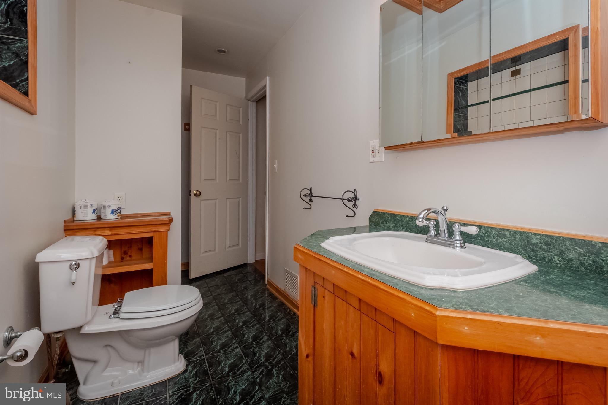 7048 Greenbank Road Middle River, MD 21220 - Photo 4 of 48