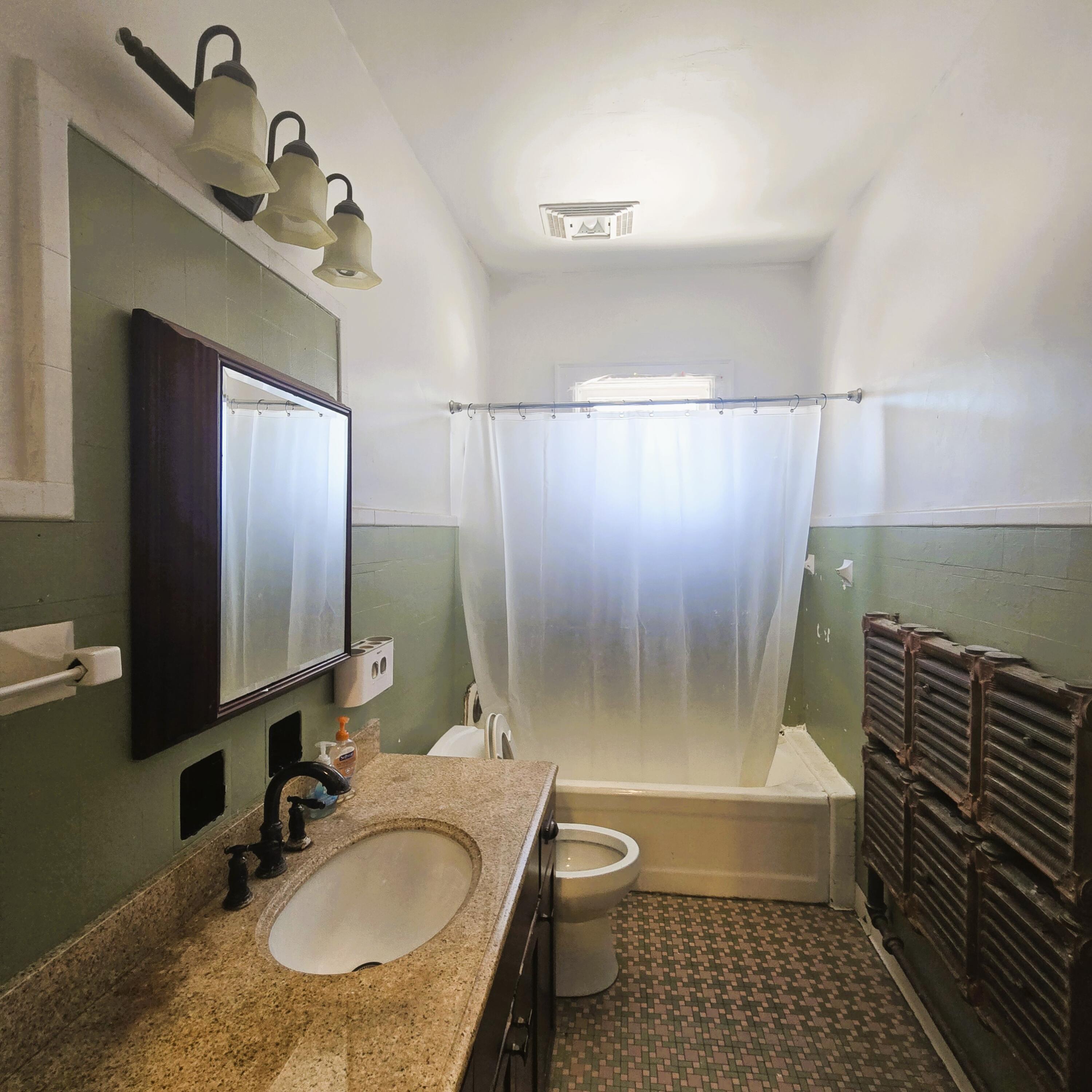 930 North 34th Street, Unit 932 Milwaukee, WI 53208 - Photo 20 of 34 2nd floor bathroom