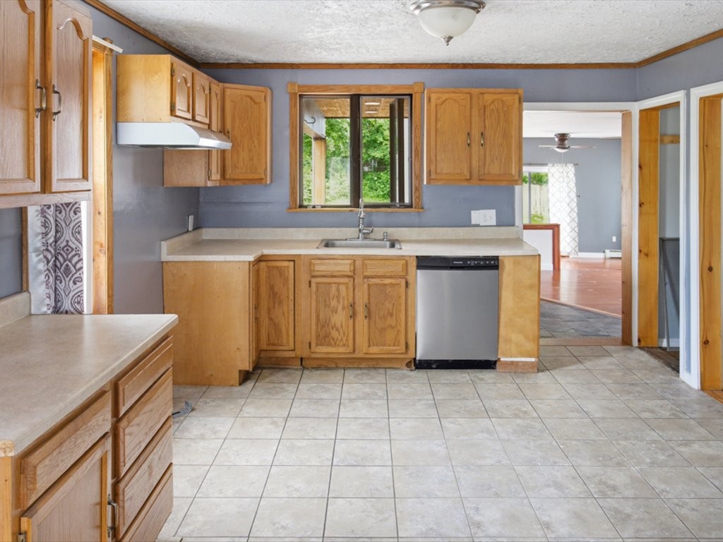 82 Wells Street Westerly, RI 02891 - Photo 10 of 45