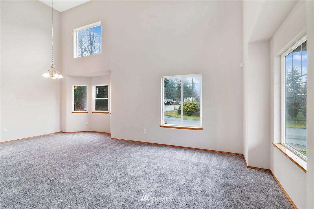 2019 Queen Avenue Northeast Renton, WA 98056 - Photo 3 of 18 Gallery Image 3