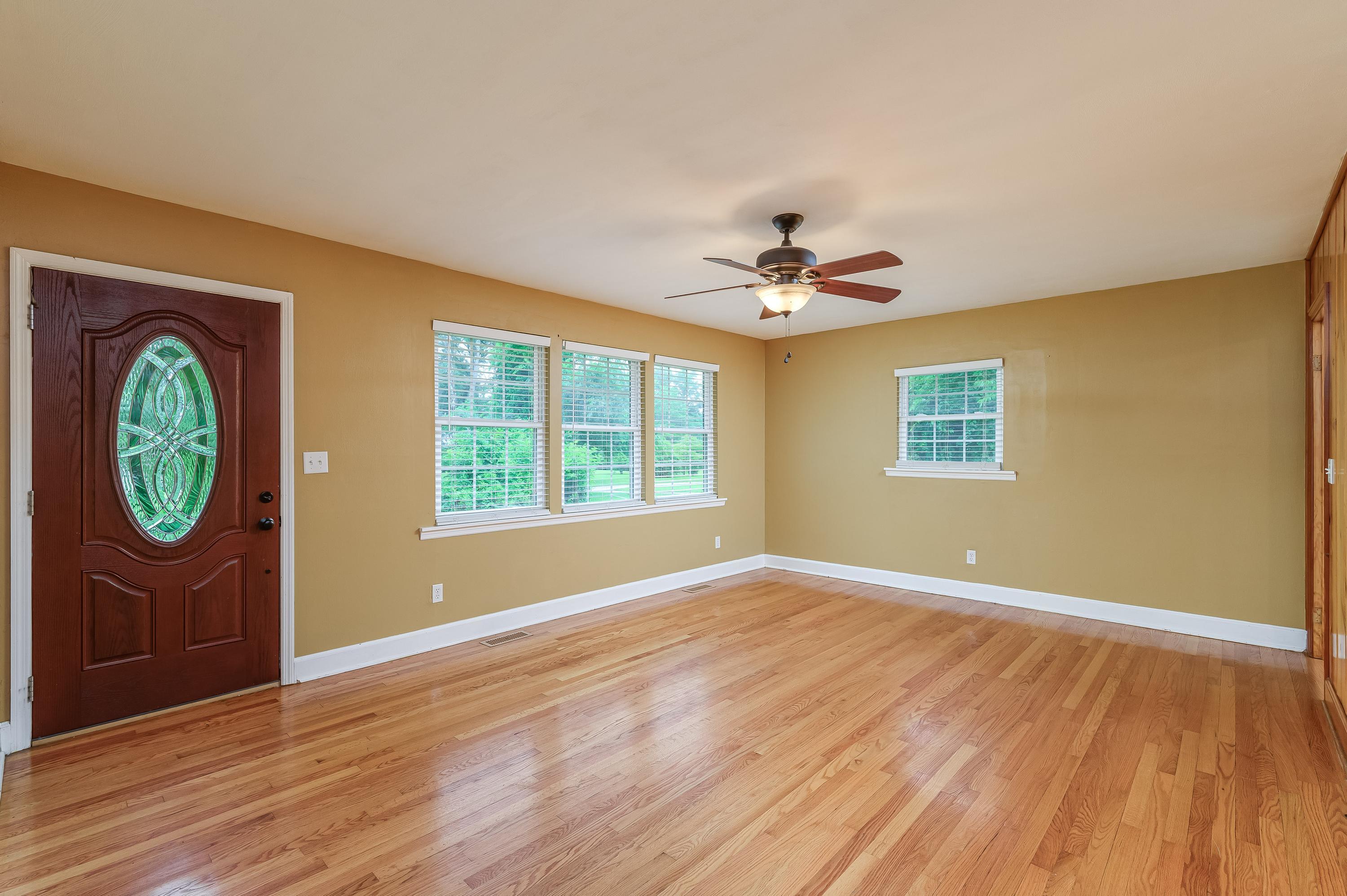 6627 Holder Road Harrison, TN 37341 - Photo 16 of 29 Living Room