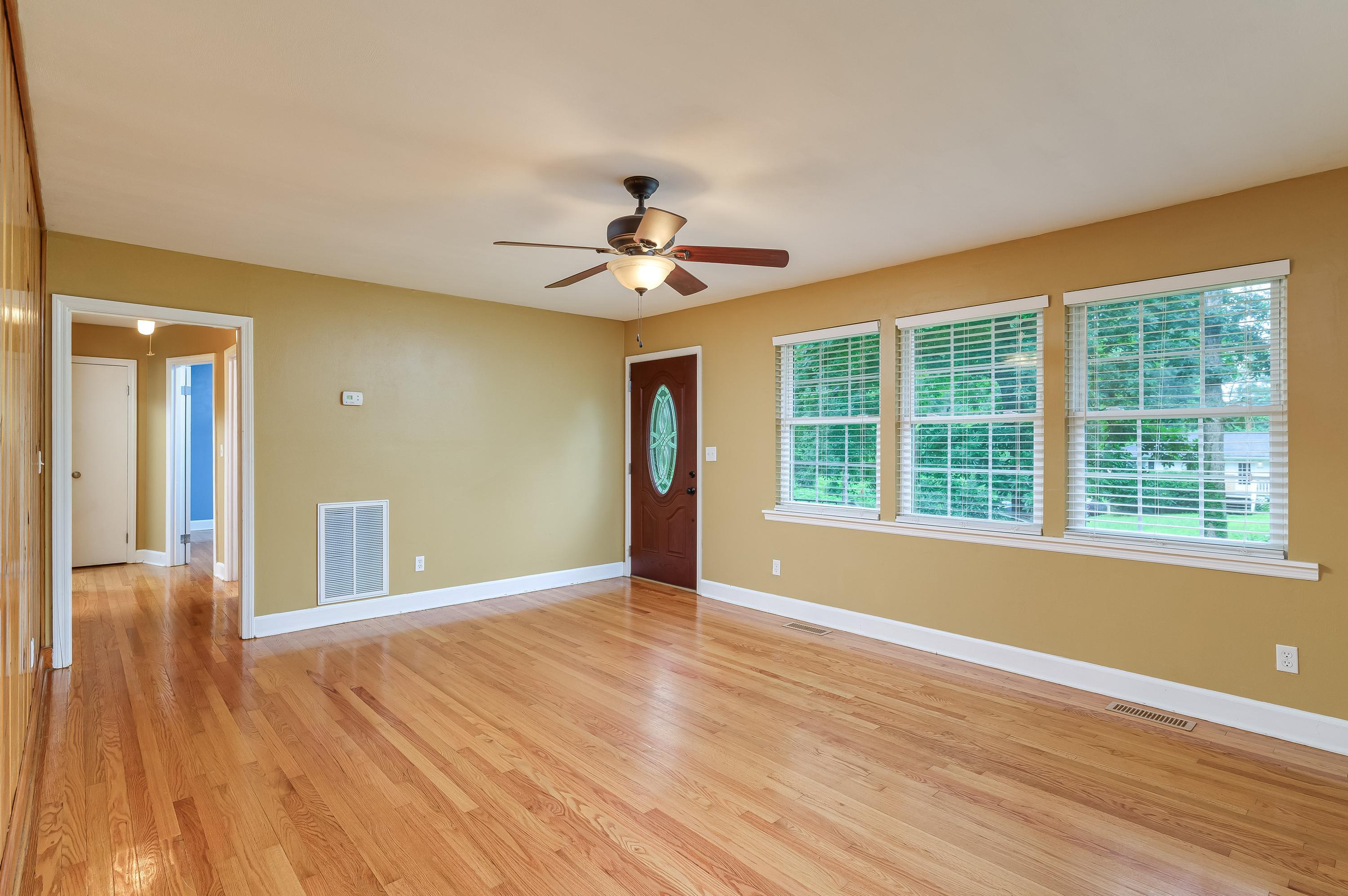 6627 Holder Road Harrison, TN 37341 - Photo 17 of 29 Living Room