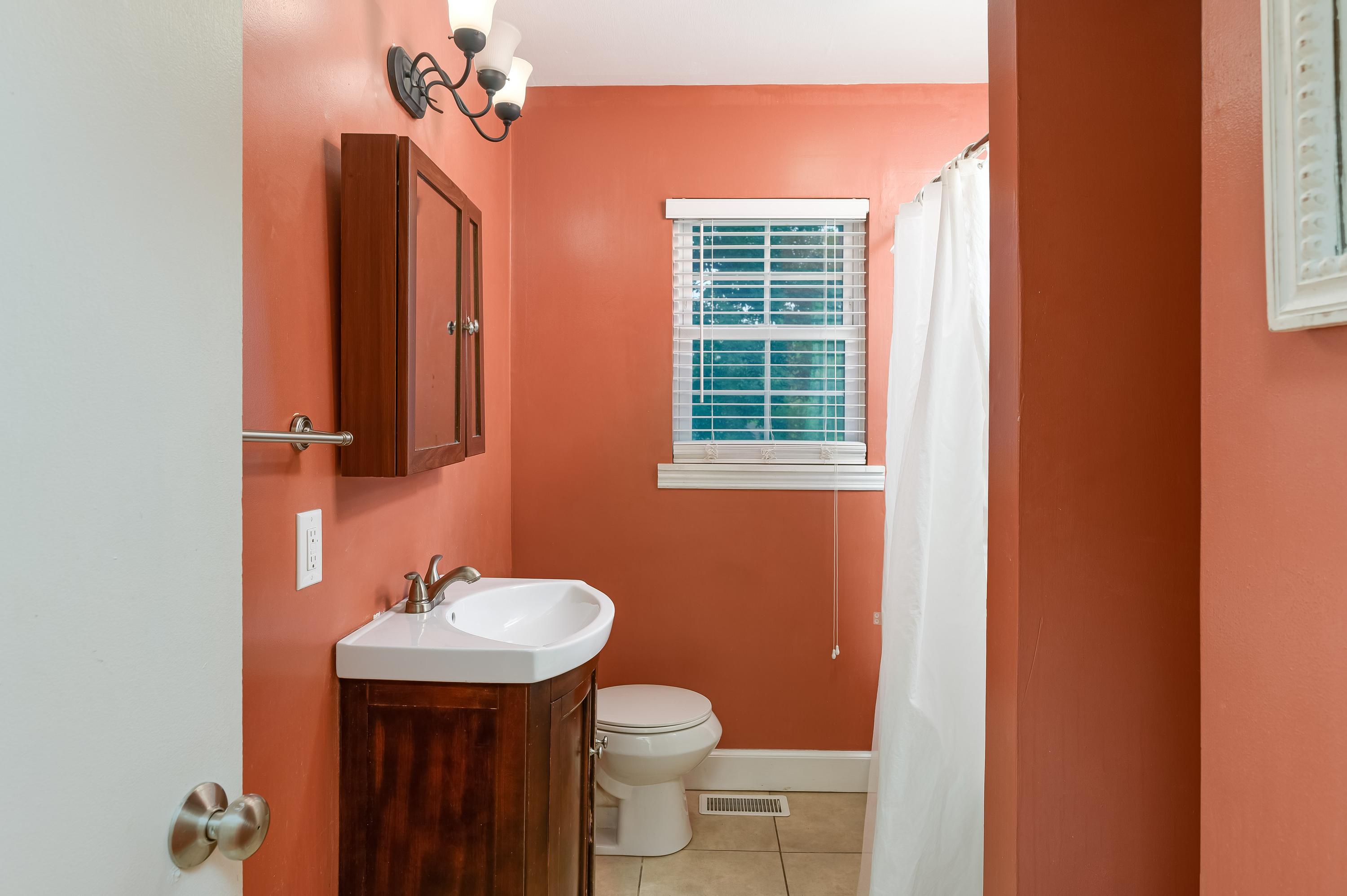6627 Holder Road Harrison, TN 37341 - Photo 27 of 29 Bathroom