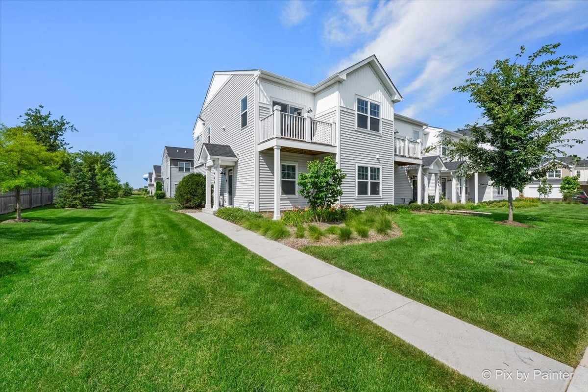 466 Comstock Road South Elgin, IL 60177 - Photo 2 of 24