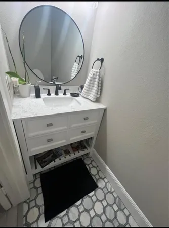 a close view of light fixtures and a mirror