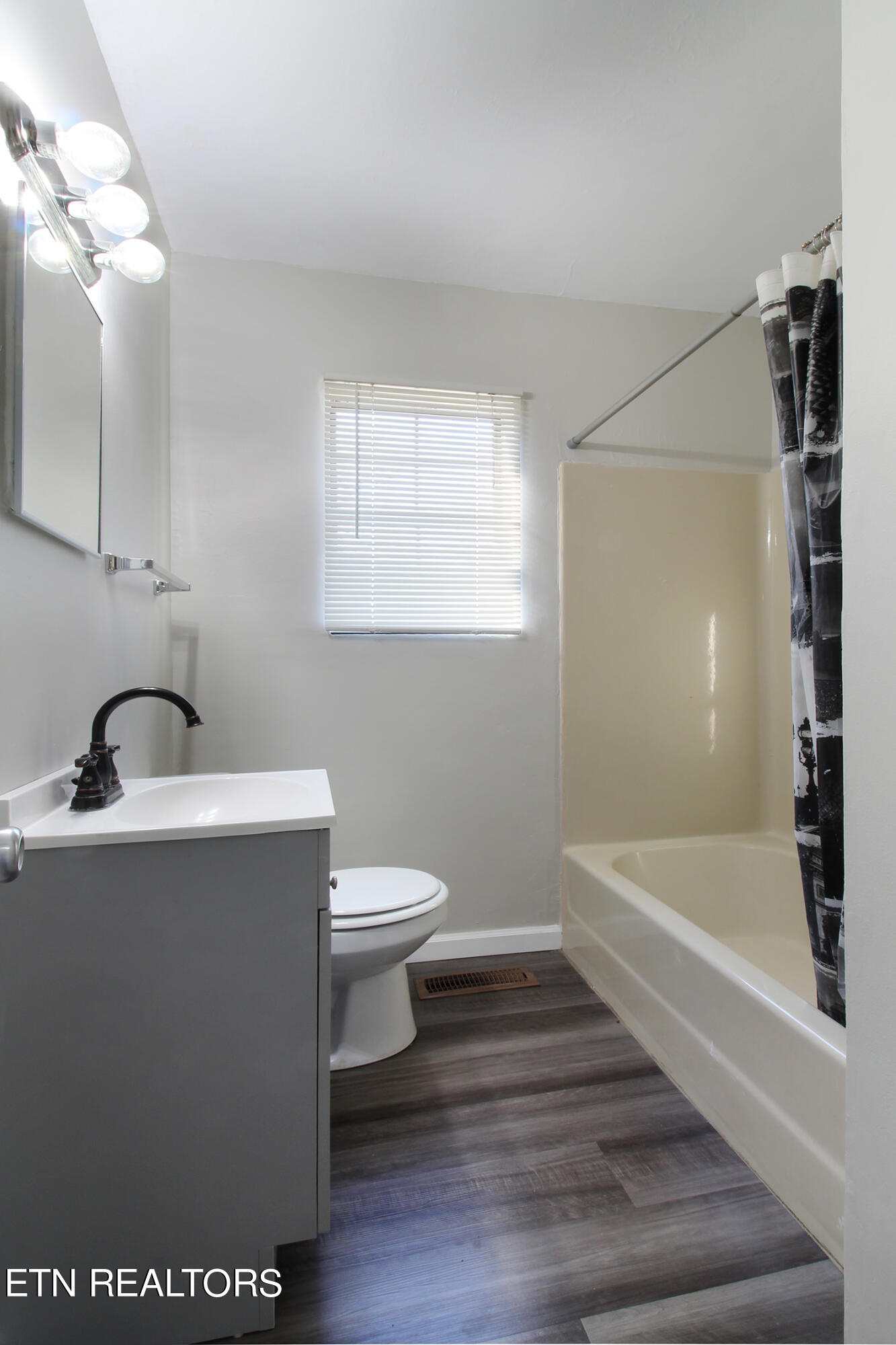 7839 Fersner Road Powell, TN 37849 - Photo 11 of 19 Bathroom