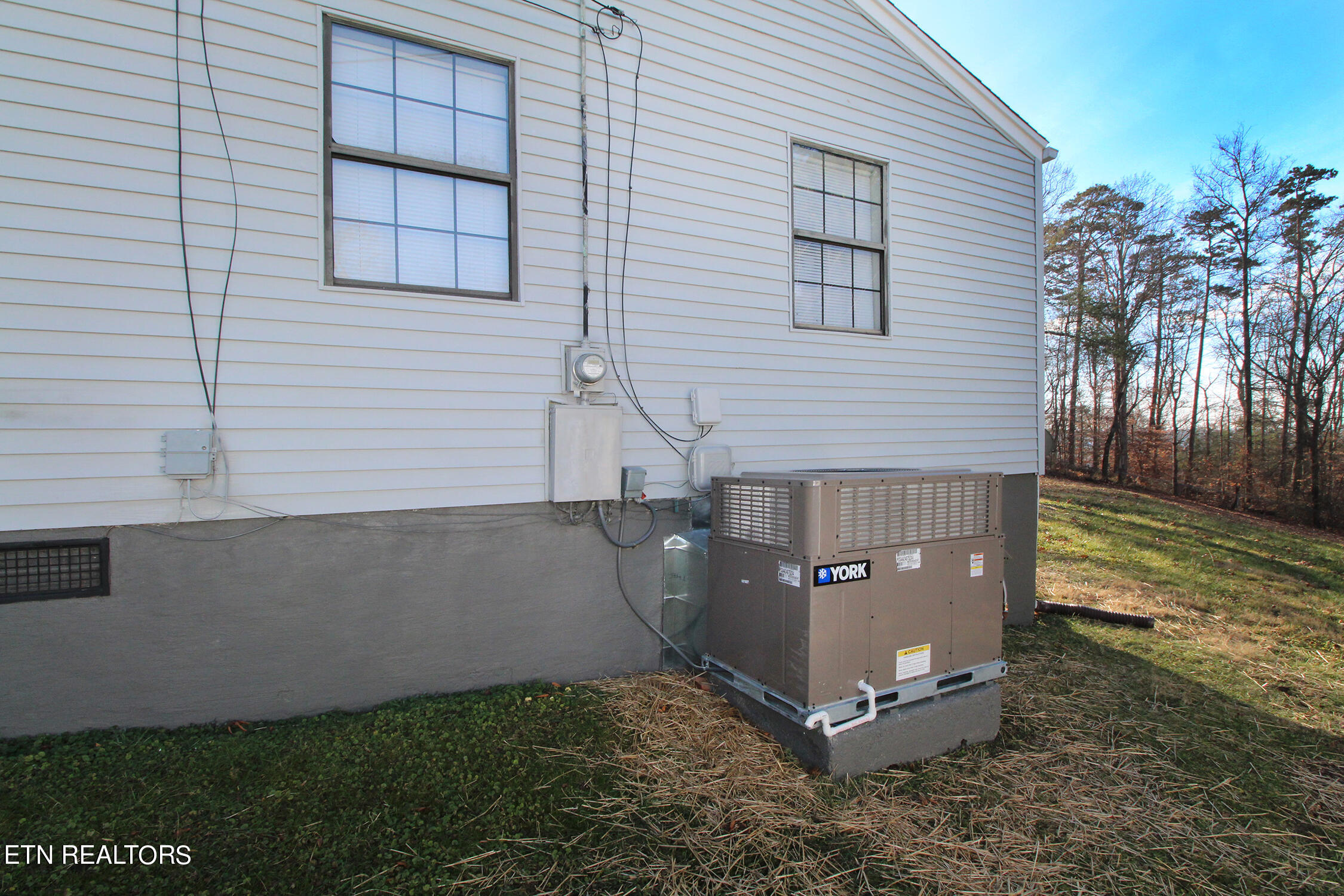 7839 Fersner Road Powell, TN 37849 - Photo 16 of 19 Side View