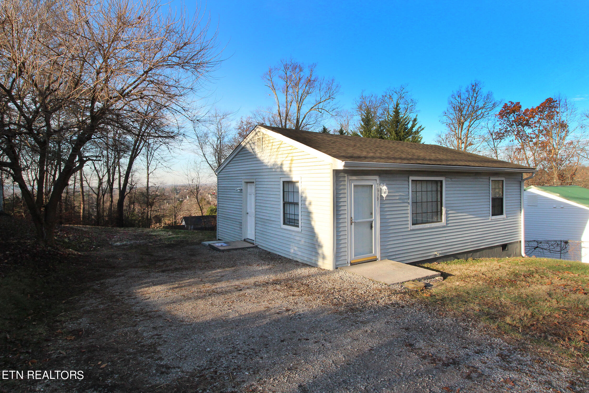 7839 Fersner Road Powell, TN 37849 - Photo 17 of 19 Side View