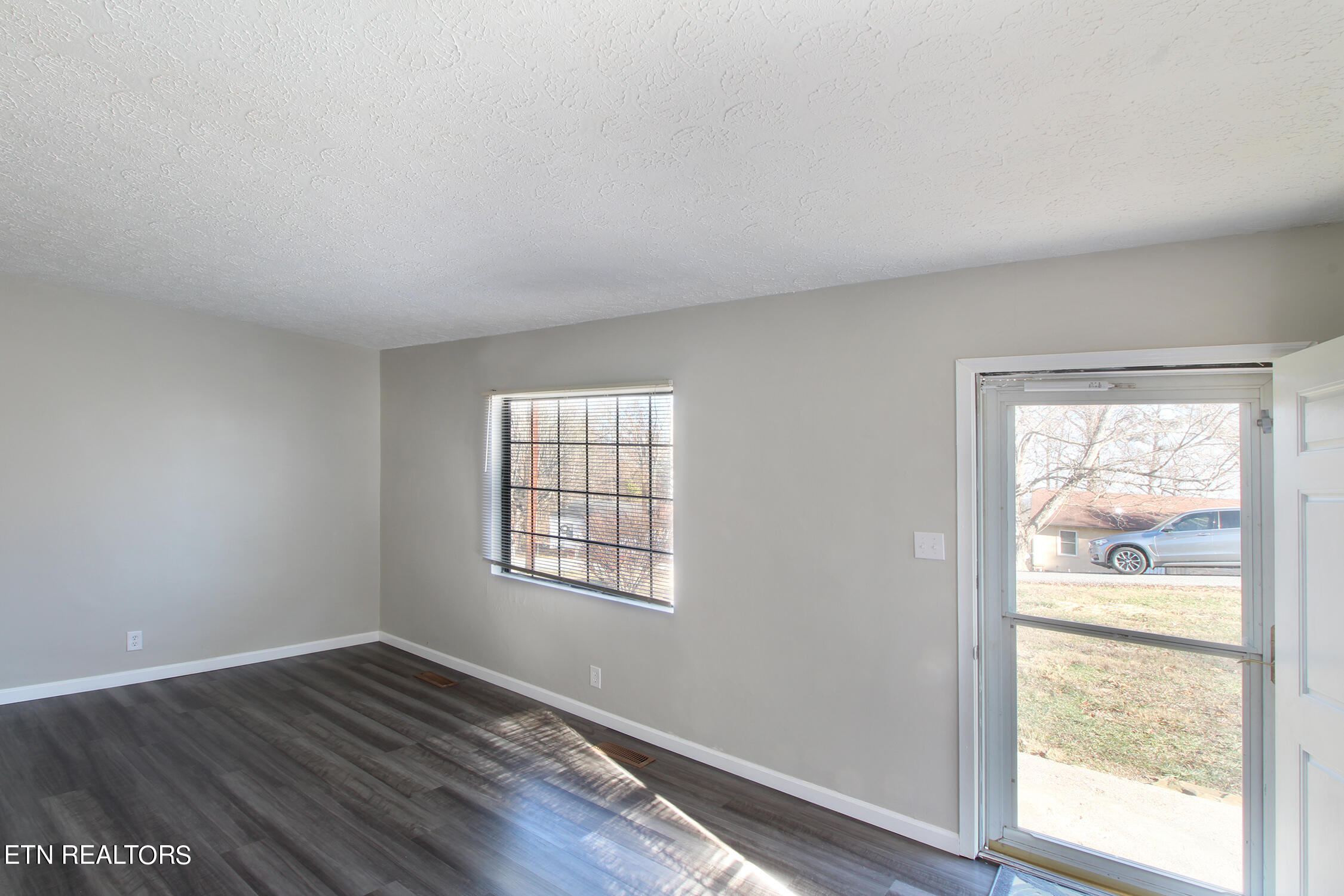 7839 Fersner Road Powell, TN 37849 - Photo 4 of 19 Living Room