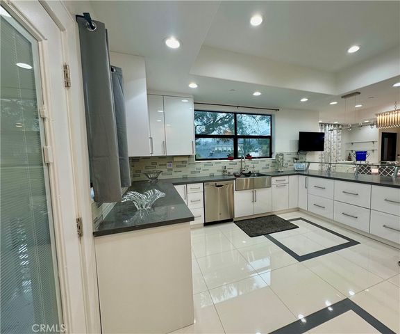 $9,850 | 3060 Hollywell Place, Glendale, CA 91206