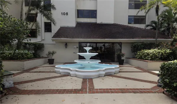 $2,000 | 105 Lake Emerald Drive, Unit 708, Oakland Park, FL 33309