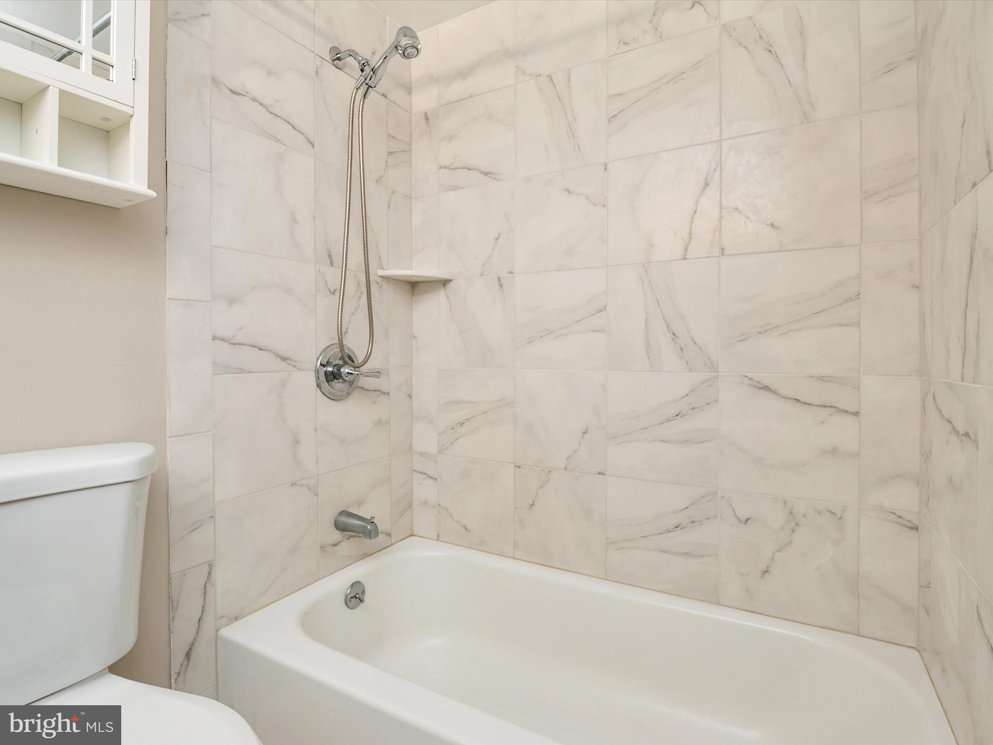 9639 White Acre Road, Unit B1 Columbia, MD 21045 - Photo 20 of 23 a bathroom with a bathtub and a toilet