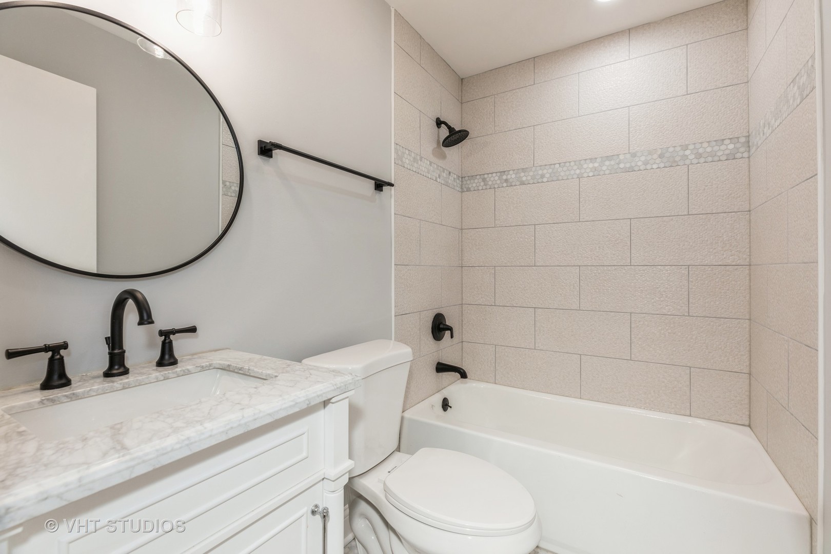 5657 Dover Road Oak Forest, IL 60452 - Photo 11 of 20 a bathroom with a sink a toilet and a mirror