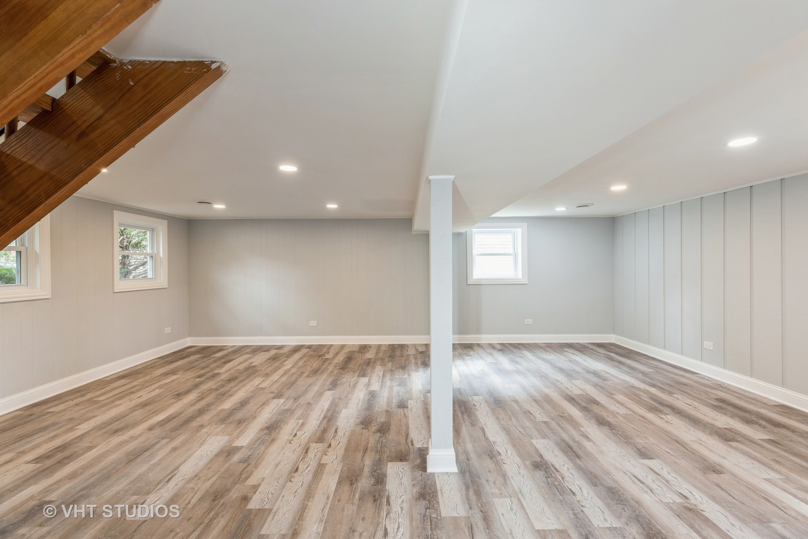 5657 Dover Road Oak Forest, IL 60452 - Photo 17 of 20 a view of an empty room and window