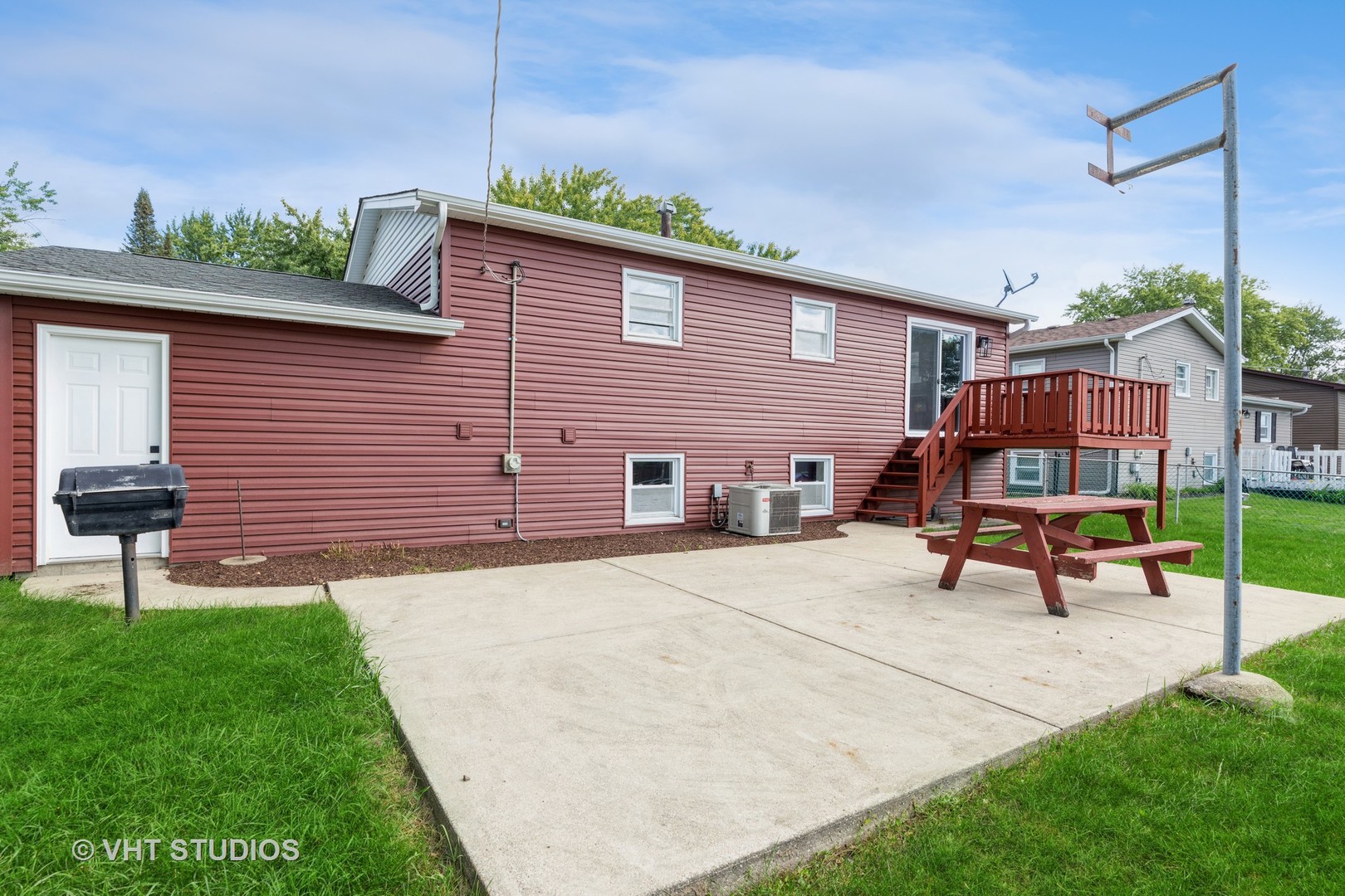 5657 Dover Road Oak Forest, IL 60452 - Photo 19 of 20 a backyard of a house with seating space