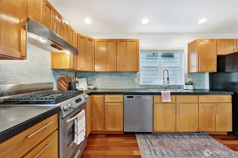 $705,000 | 3435 21st Avenue West, Unit A, Seattle, WA 98199