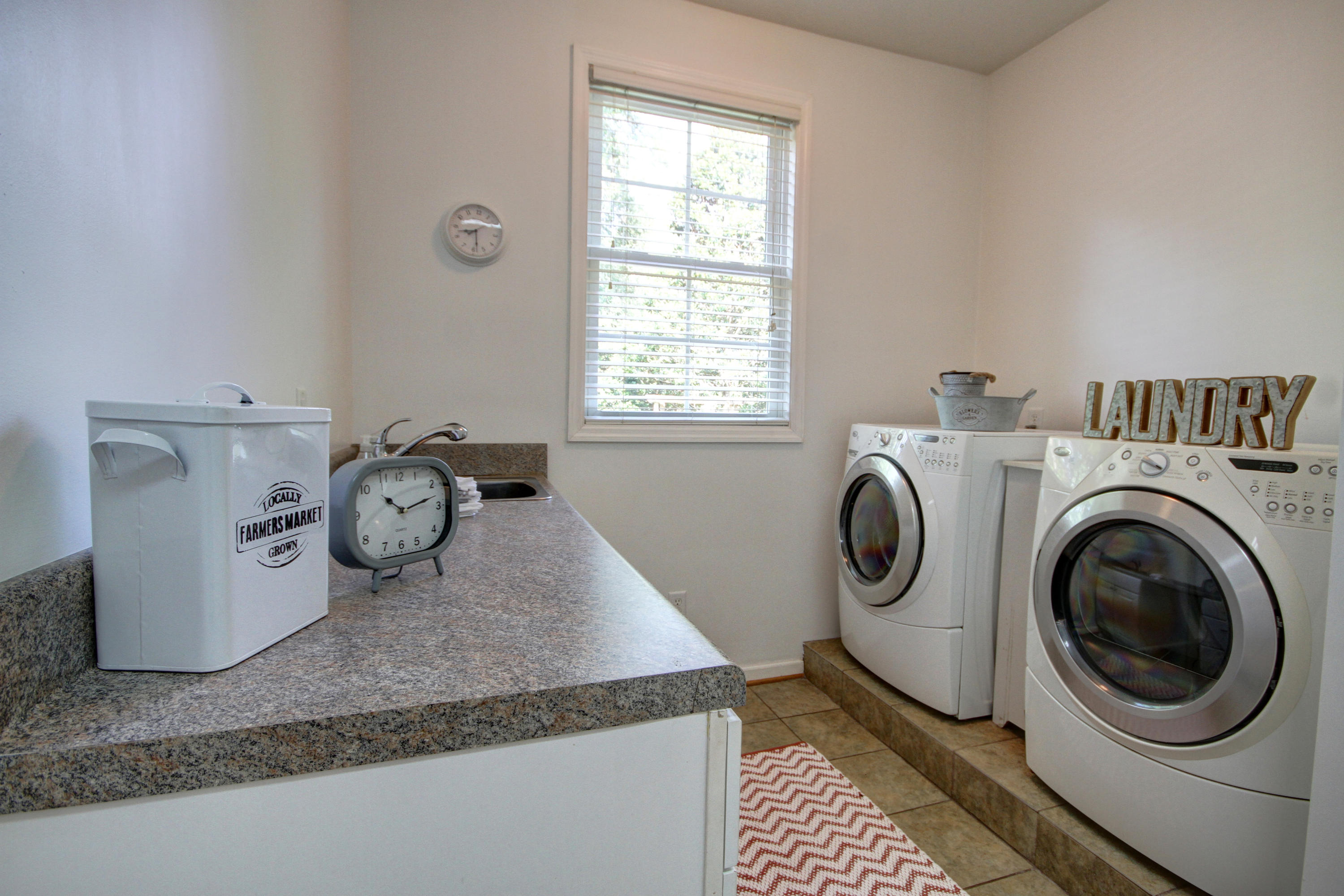 459 Springfield Road Mount Pleasant, SC 29464 - Photo 22 of 50 Large Mudroom/Laundry