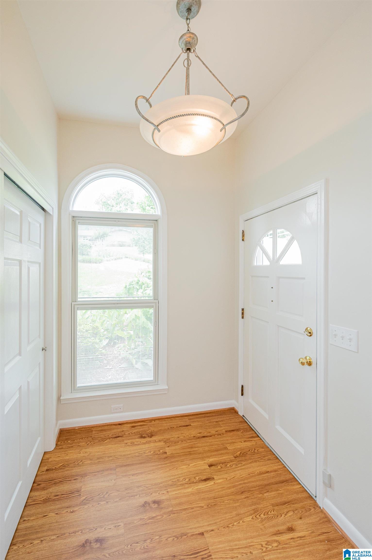1545 Valley View Circle Birmingham, AL 35209 - Photo 4 of 46