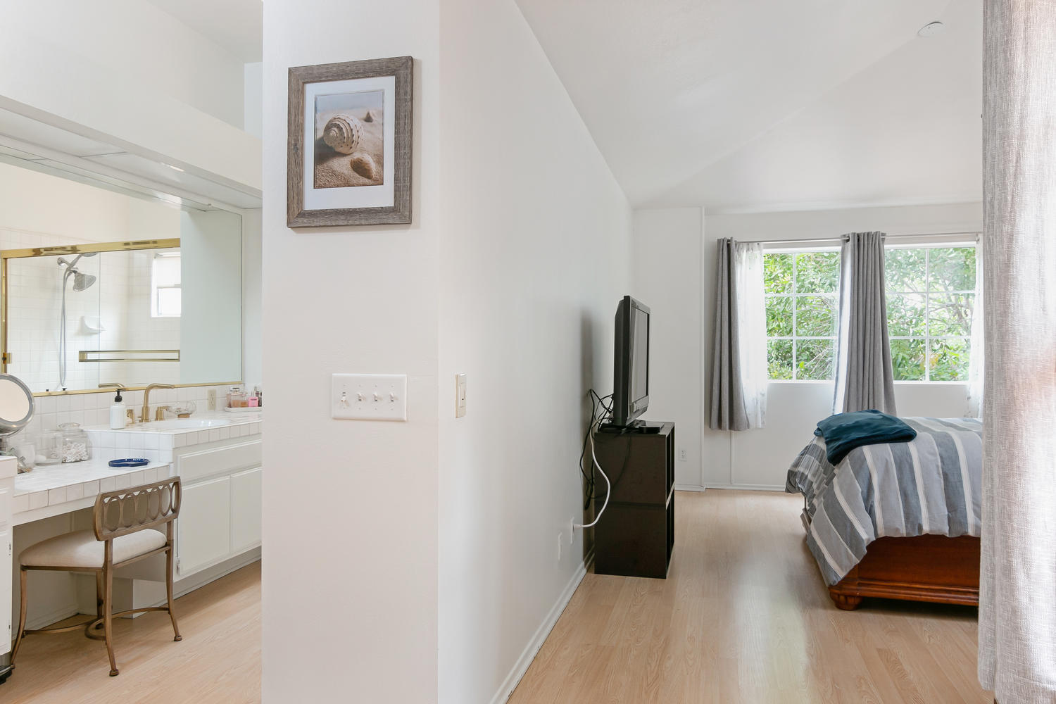 7102 Phelps Road Goleta, CA 93117 - Photo 16 of 31 7102 Phelps Rd-016-005-Master Suite-MLS_