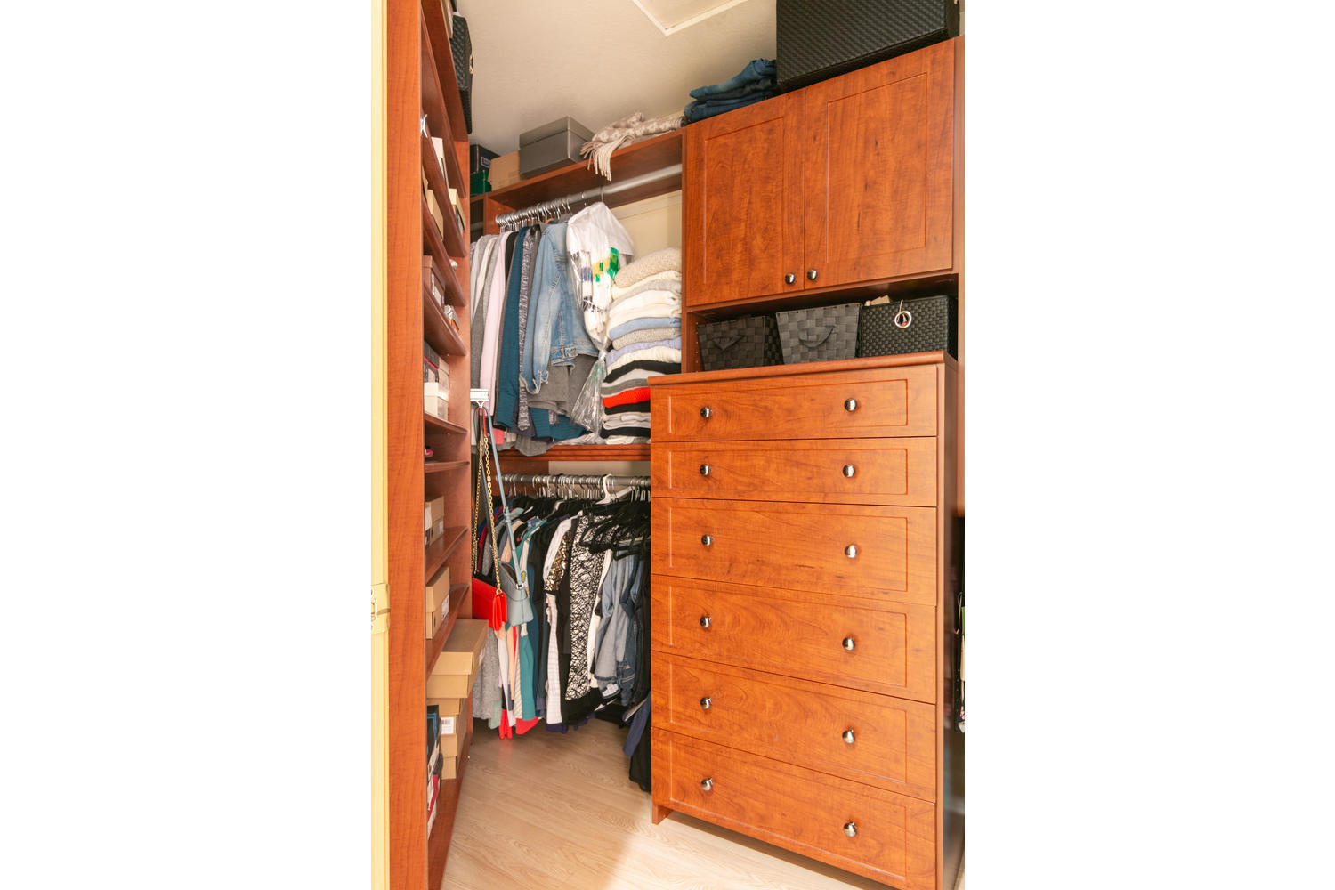 7102 Phelps Road Goleta, CA 93117 - Photo 21 of 31 7102 Phelps Rd-021-033-Master Closet-MLS