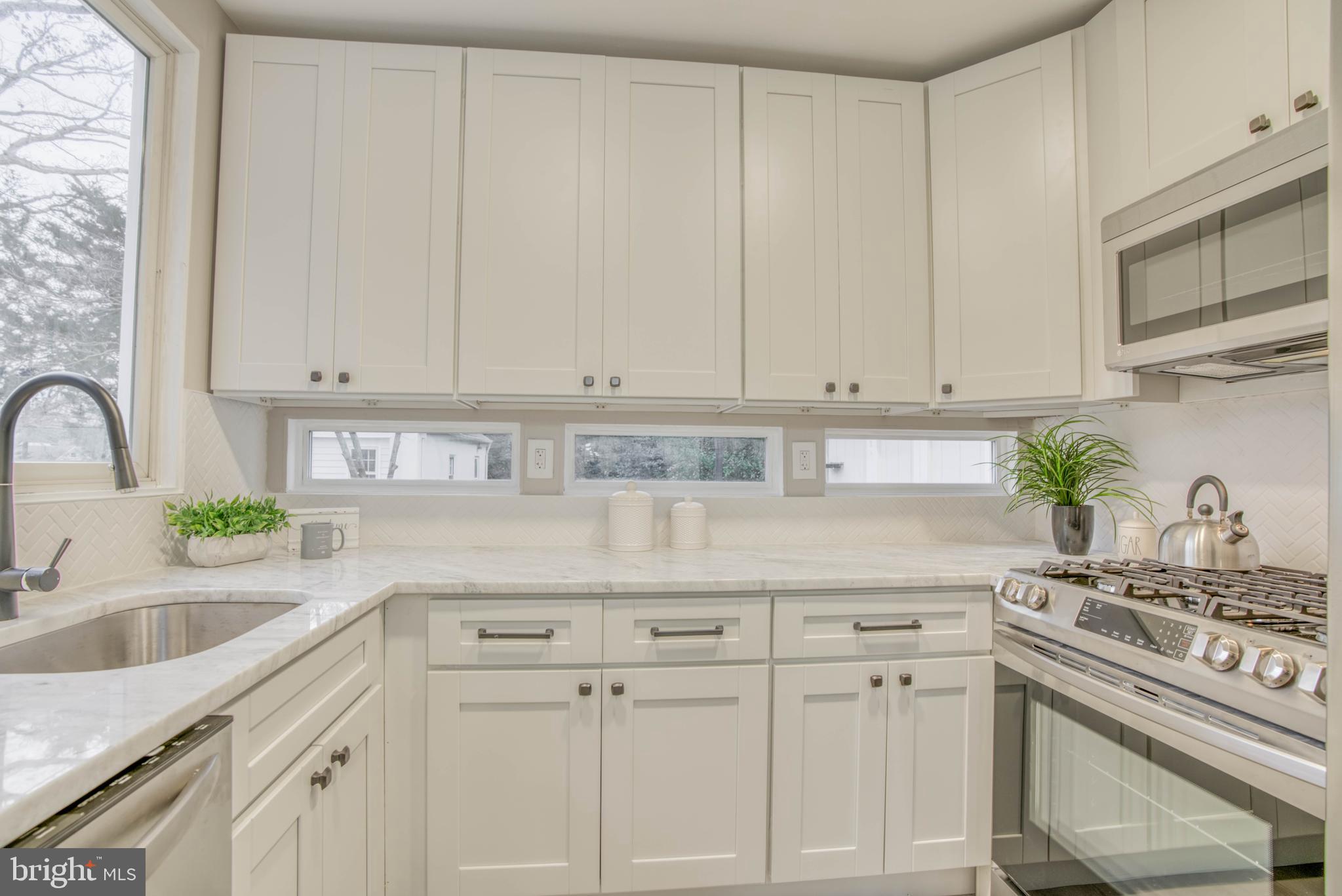 6505 Sherwood Road Baltimore, MD 21239 - Photo 17 of 58