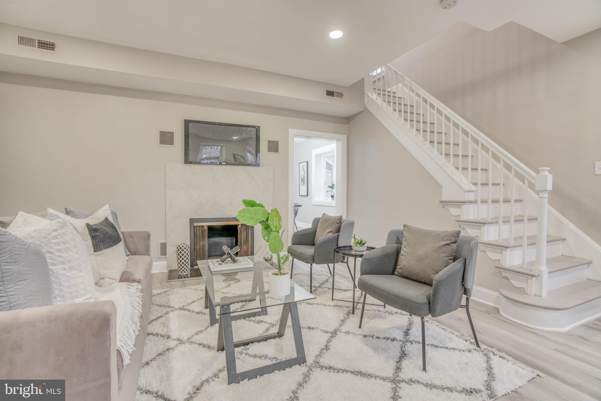 6505 Sherwood Road Baltimore, MD 21239 - Photo 7 of 58